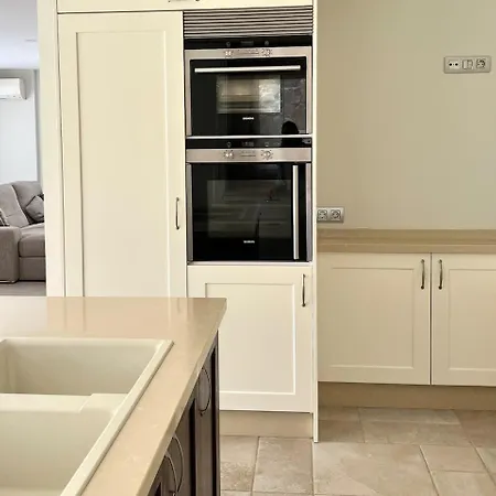 ヴィラ 2 Bedroom With Heated Pool