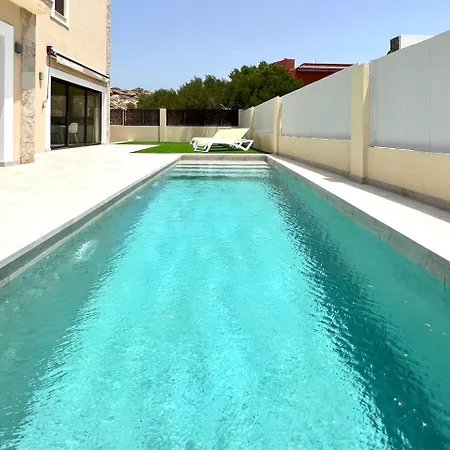 2 Bedroom With Heated Pool *