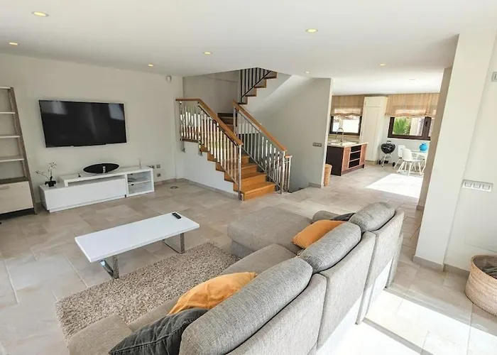 2 Bedroom With Heated Pool וילה La Mareta