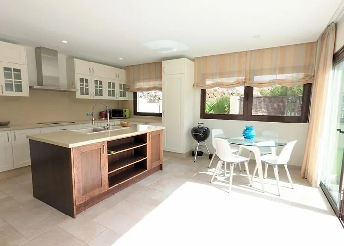 2 Bedroom With Heated Pool וילה